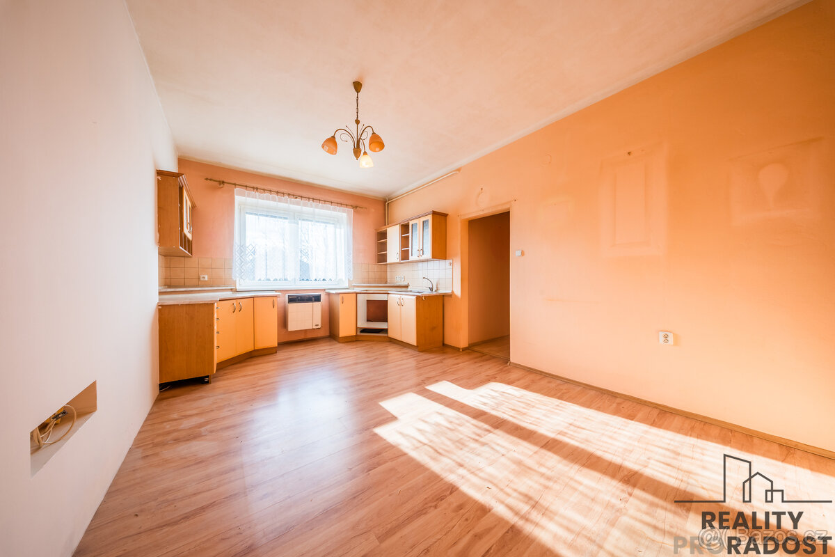Prostorný byt 2 + kk v Bzenci - 3