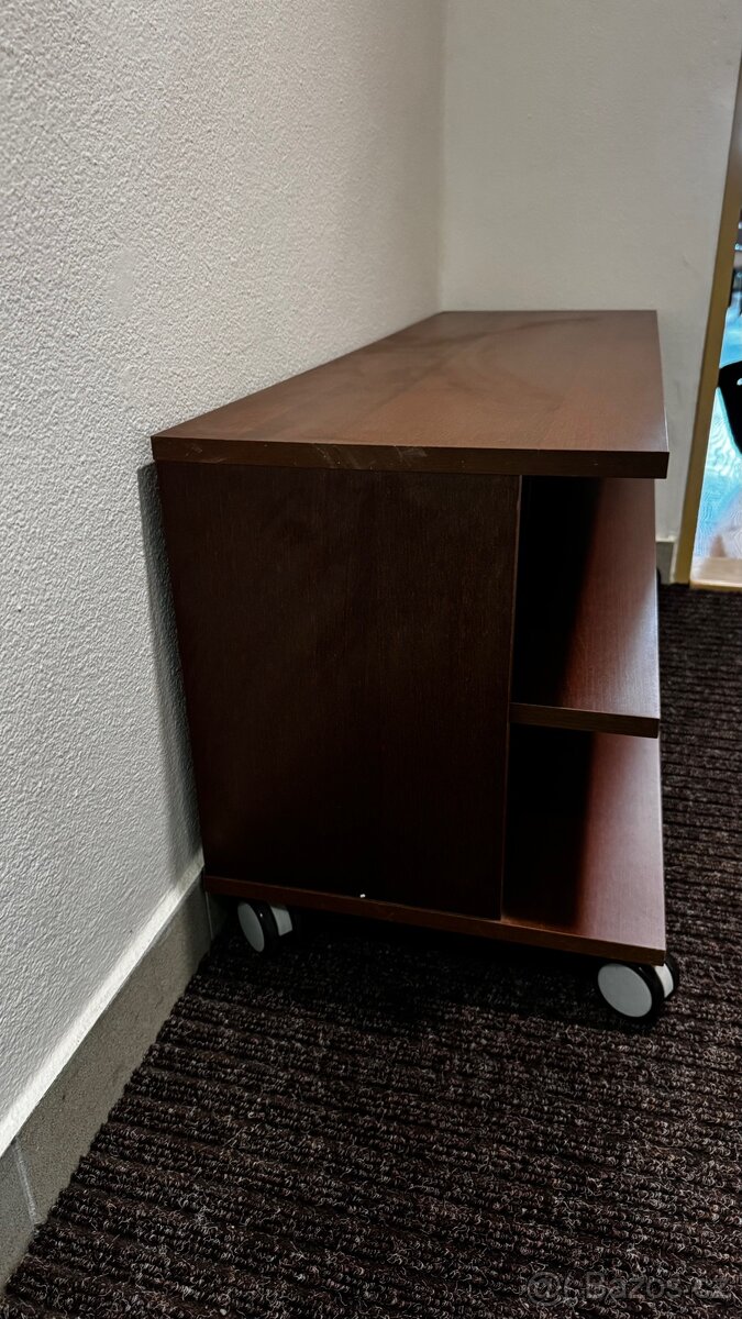 TELEVIZNÍ STOLEK - 3