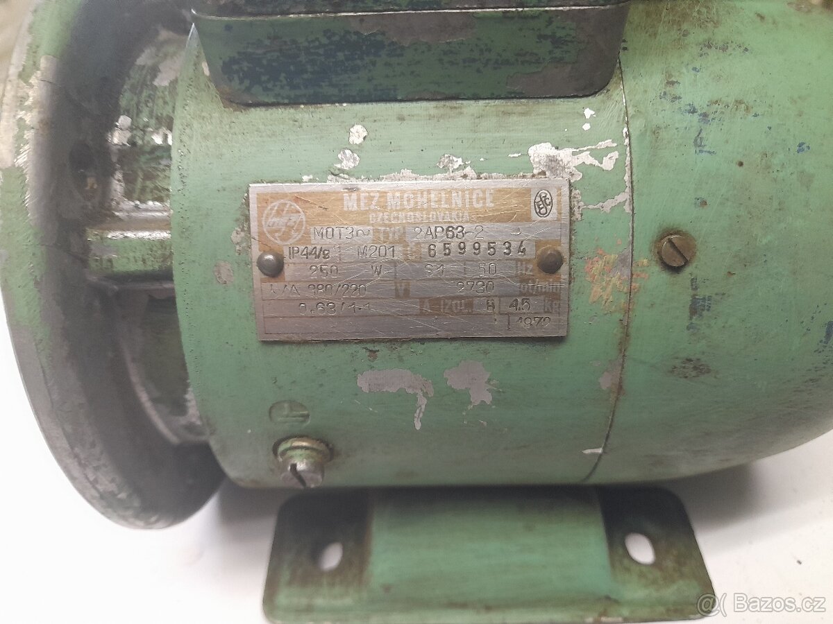 Elektromotor 380V,patkový s přírubou MEZ Mohelnice - 3