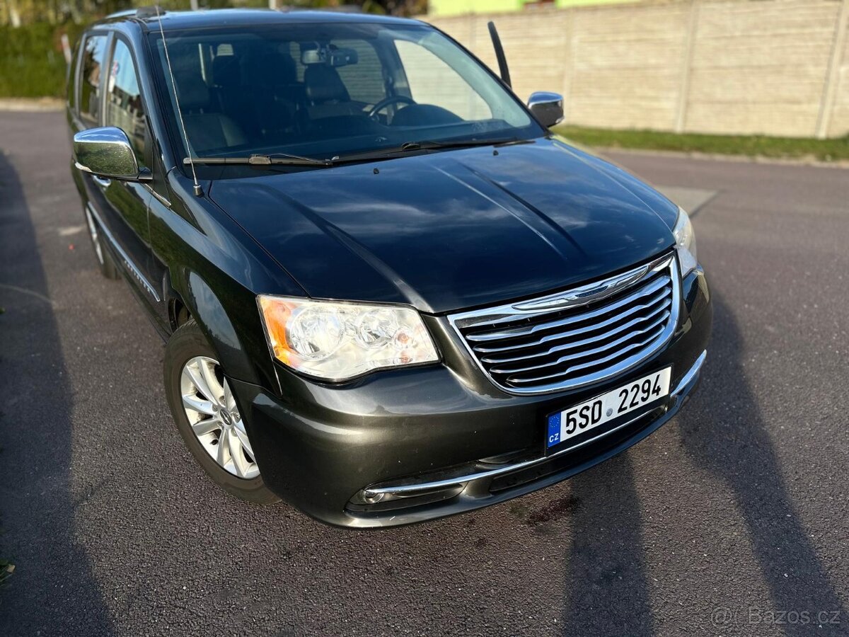 Chrysler Town & Country - 3