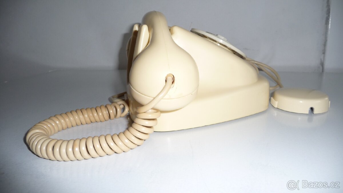Starý telefon Tesla T58 - 3