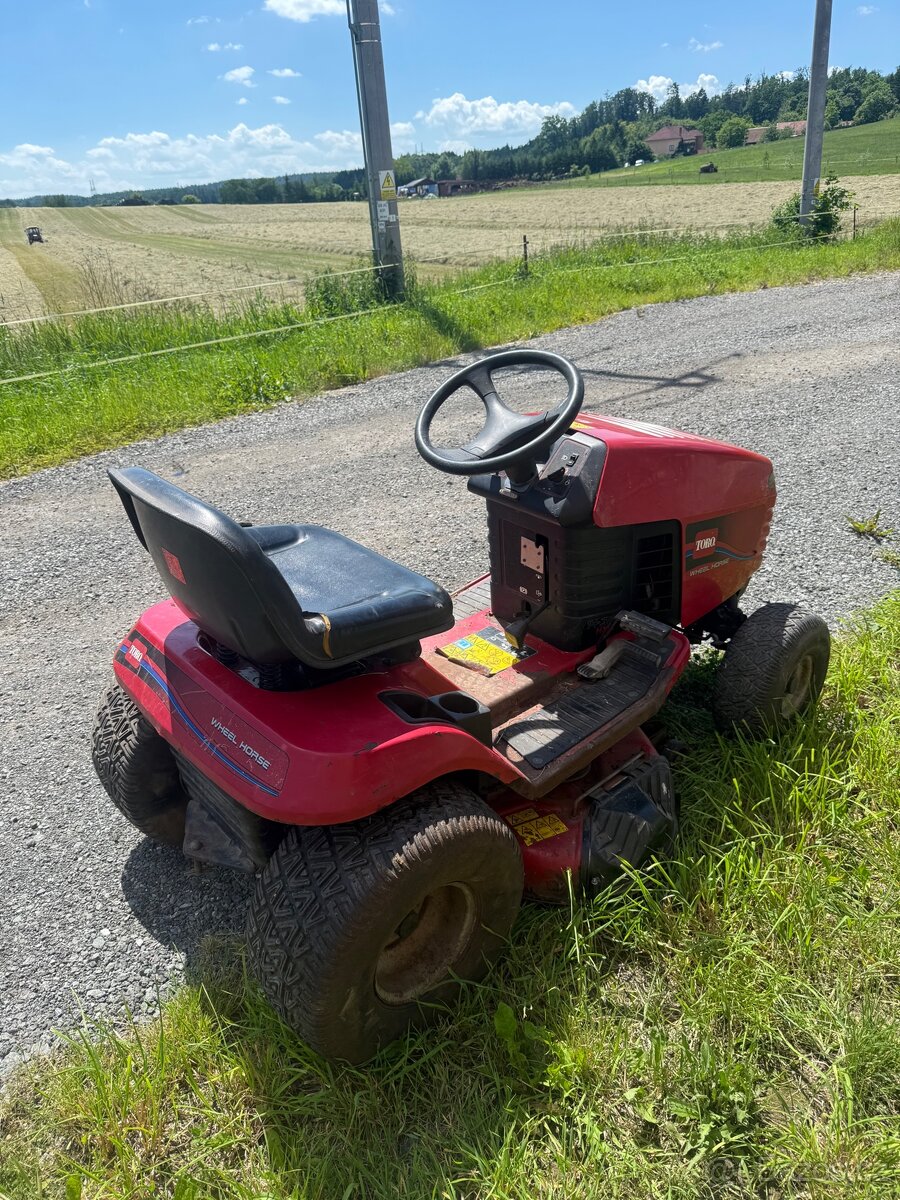 Prodám zahradní traktor Toro - 3