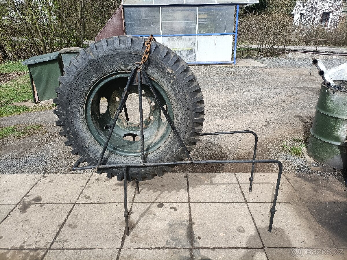 Prodám držák rezervy k hydraulicke ruce HR3001 praga V3S - 3