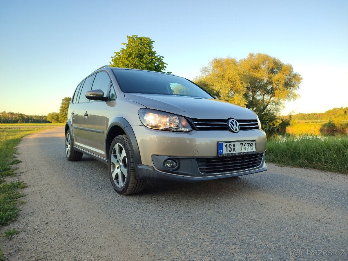 VW Touran Cross - 3