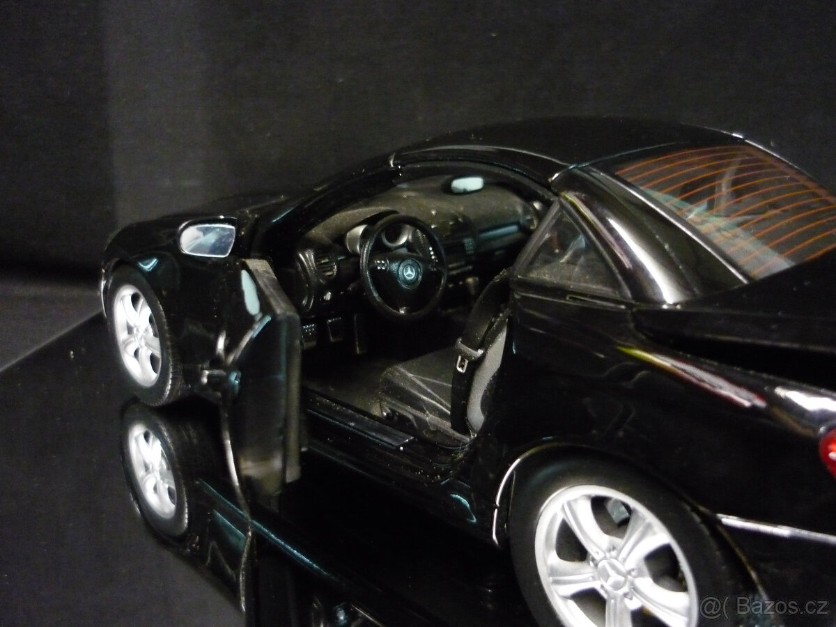 Mercedes Benz SLK 350 Welly 1/18 - 3