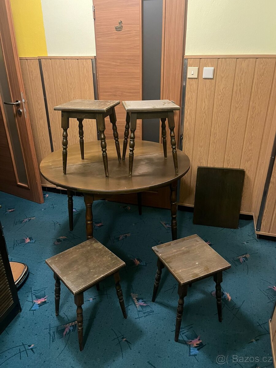 Starý nábytek-stěna, stůl+židle - 3