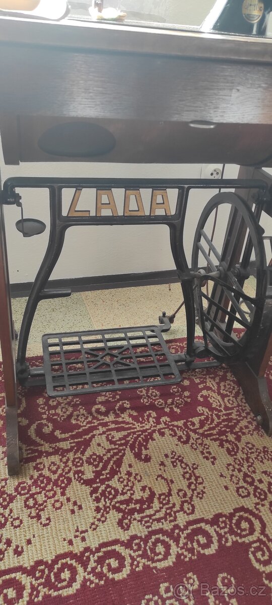 Šicí stroj Lada - 3