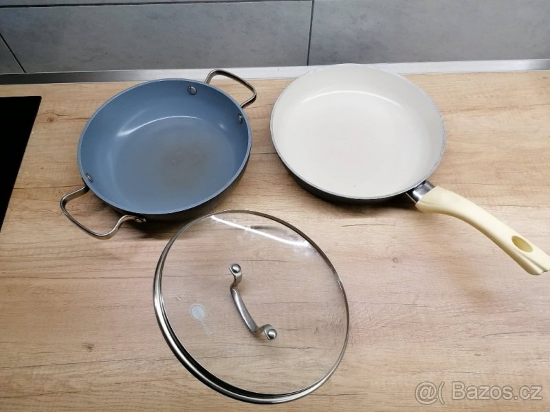 Nádobí: Sklo broušené, ozdobné, keramika, pánve, misky/54 ks - 3