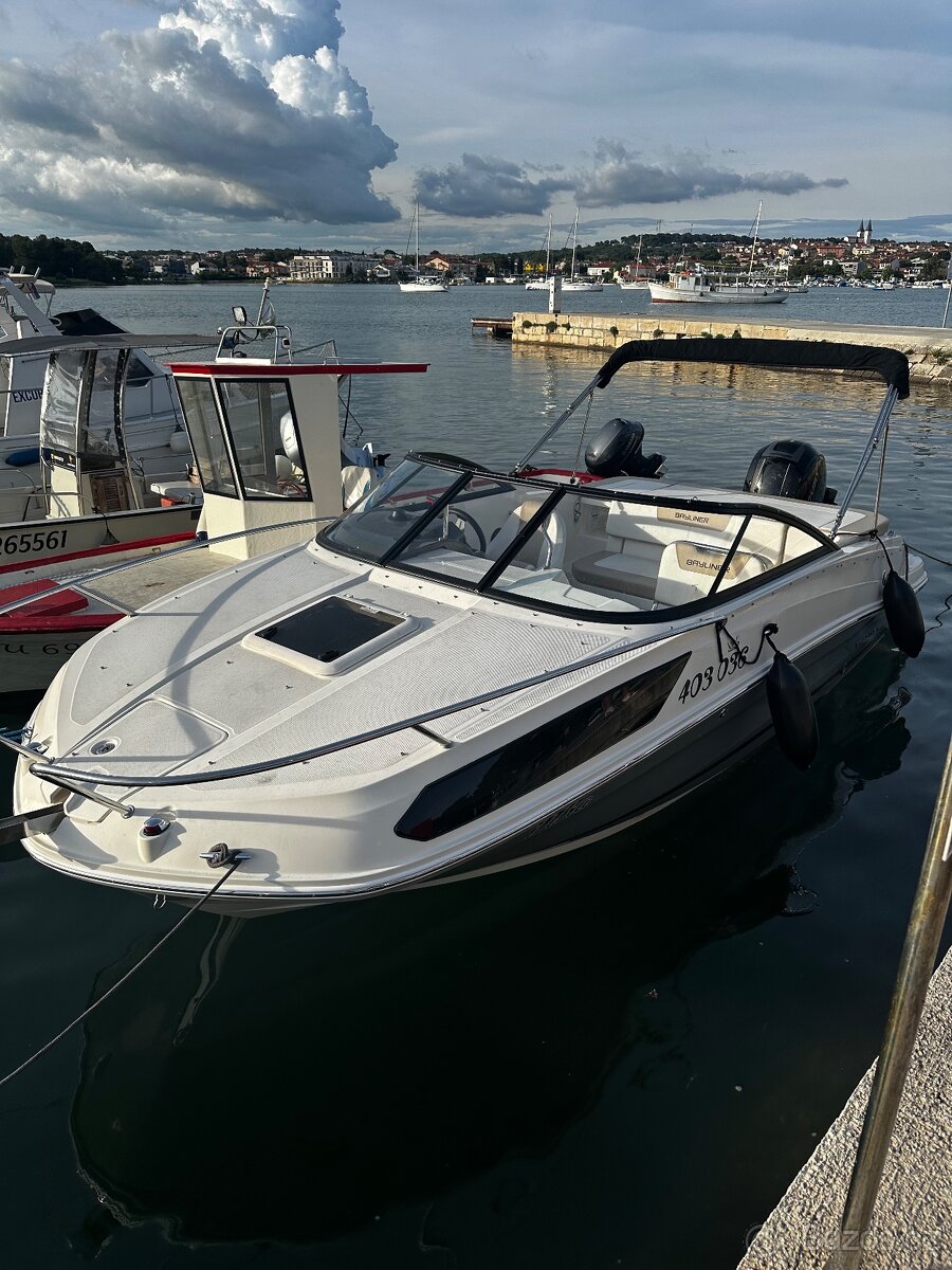 Kajutová loď Bayliner VR5 CUDDY - 3
