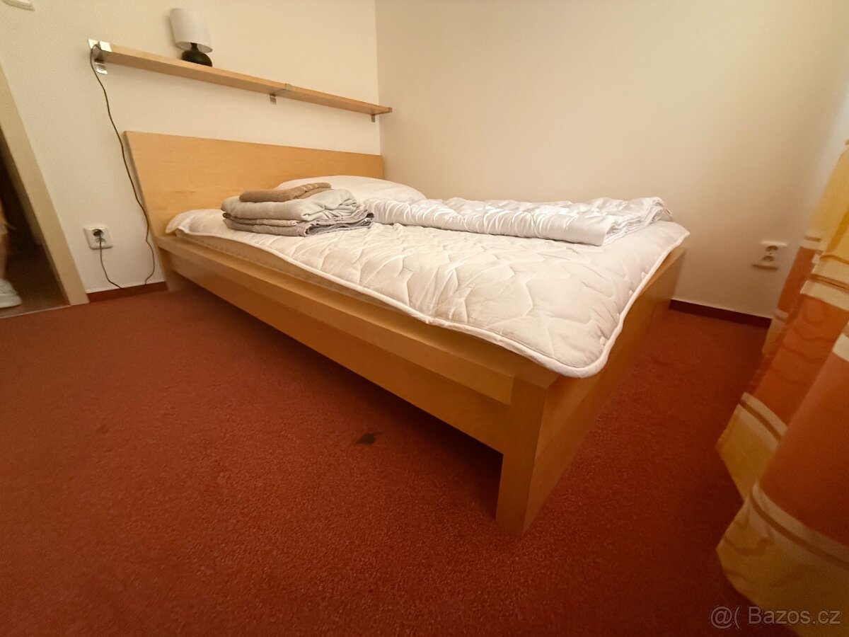 Postel IKEA MALM s lamelovým roštem a matrací - 3
