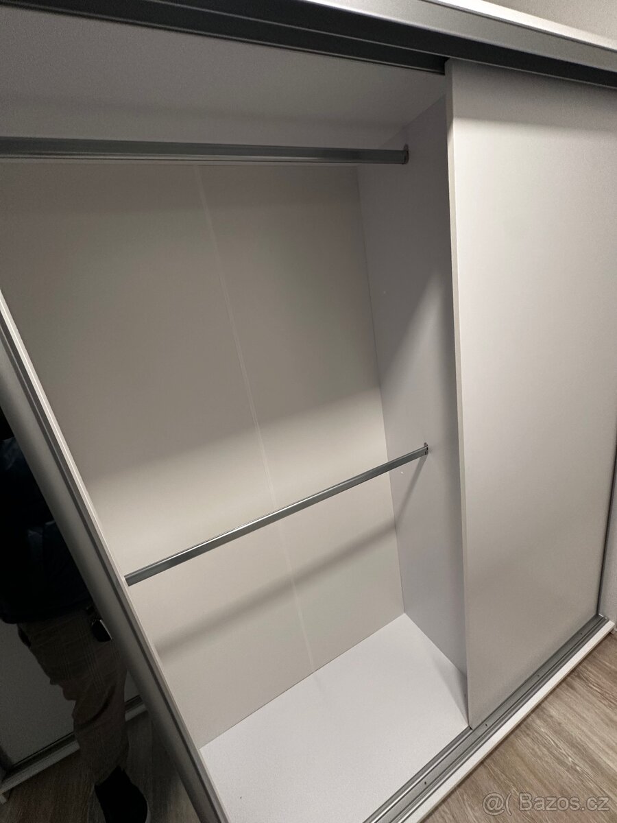 Šatní skříň LITOLARIS 250 se zrcadlem – téměř nová - 3