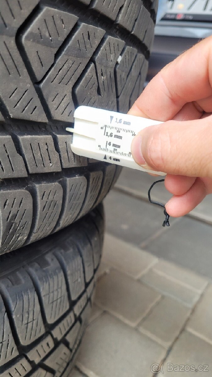 Prodám zimní pneu 285/45 R20 - 3