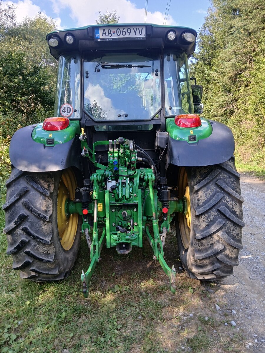 Traktor John deere 5100R - 3