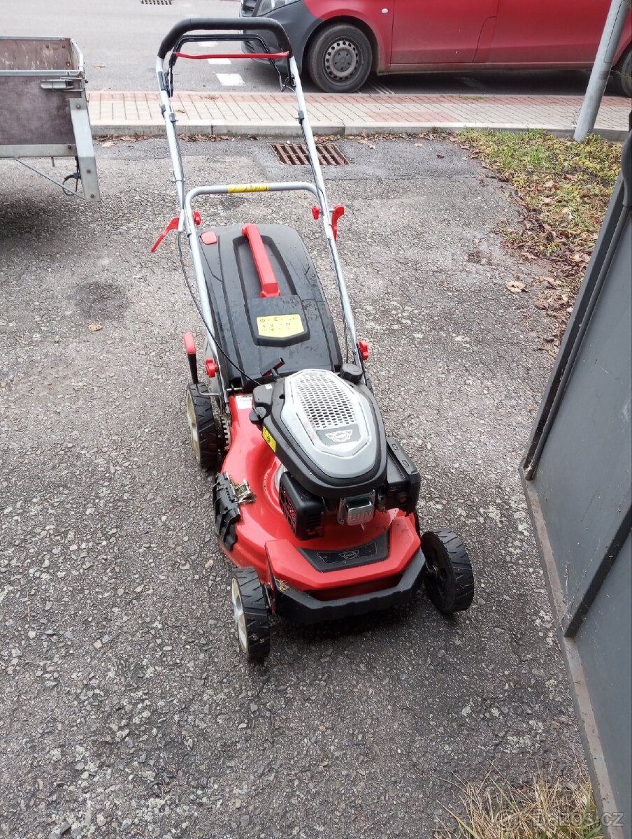 Sekačka HECHT s pojezdem - 3