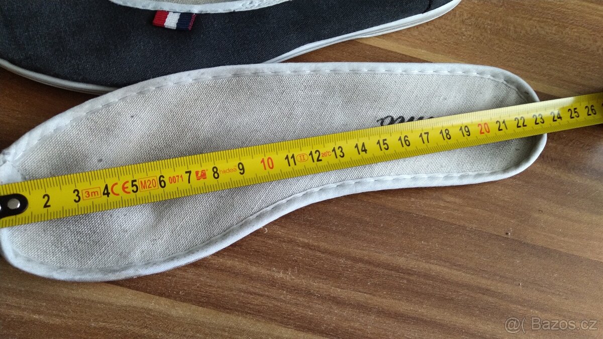 Černé cvičky s bílou podrážkou, vel. 37 - 3