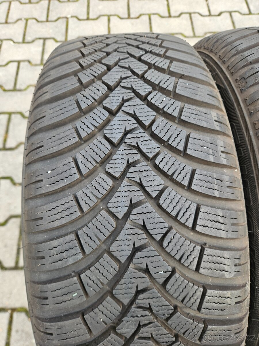 Zimní Falken 205/55/16 - 95% - 3