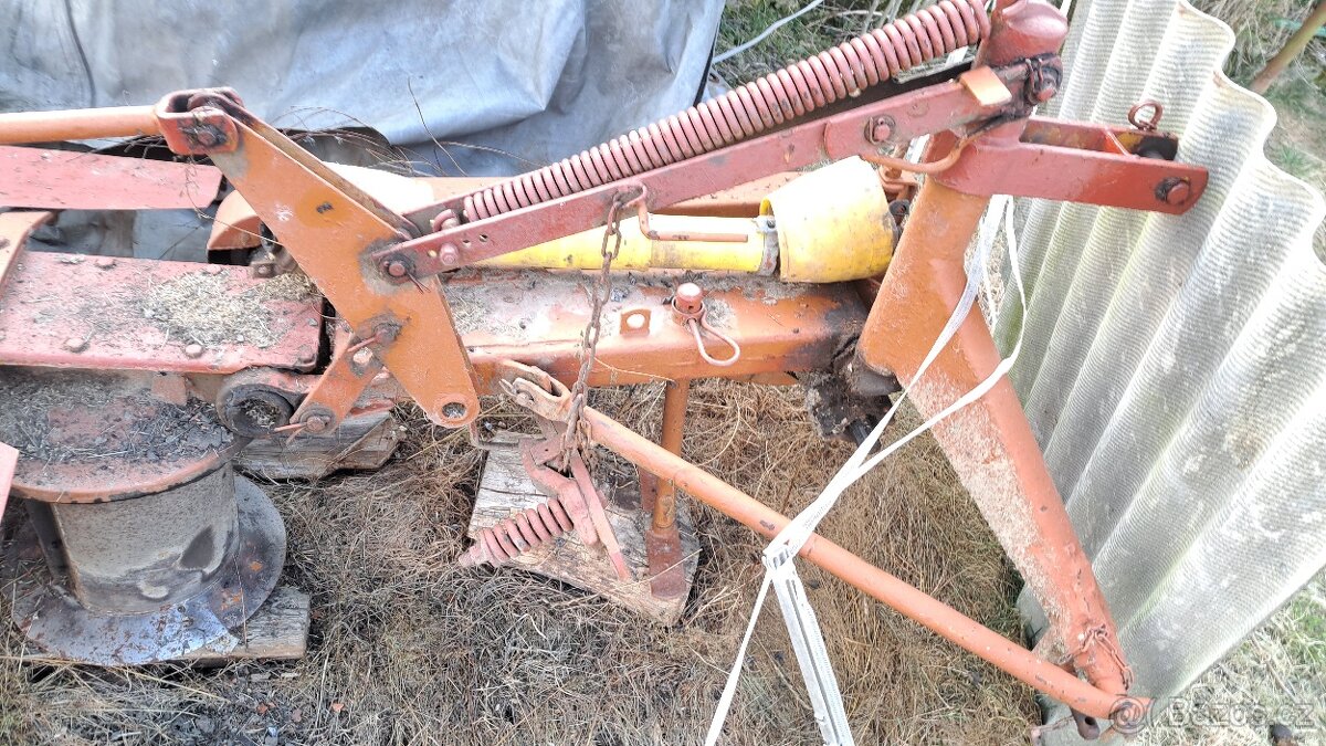 Prodám sekačku za traktor funkční s vadou - 3
