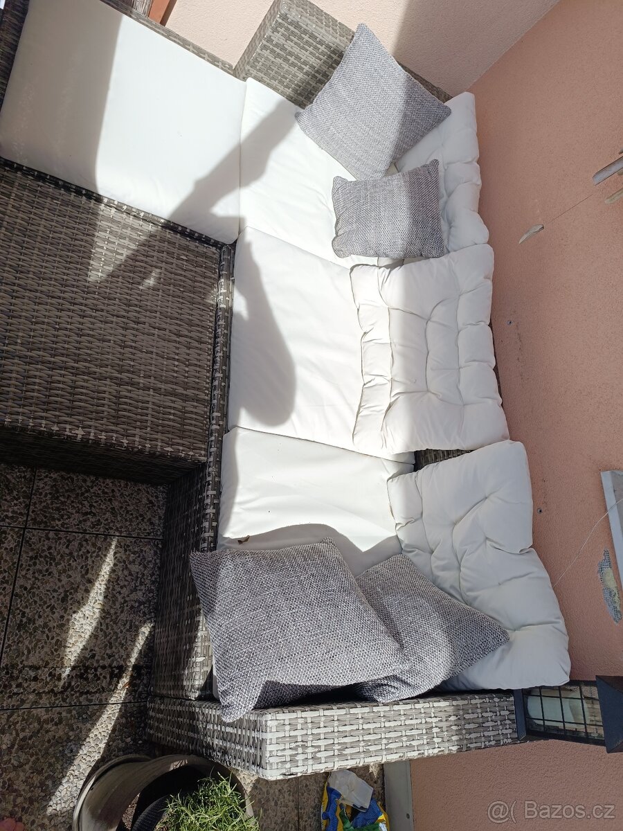 Ratanova sedacka - 3