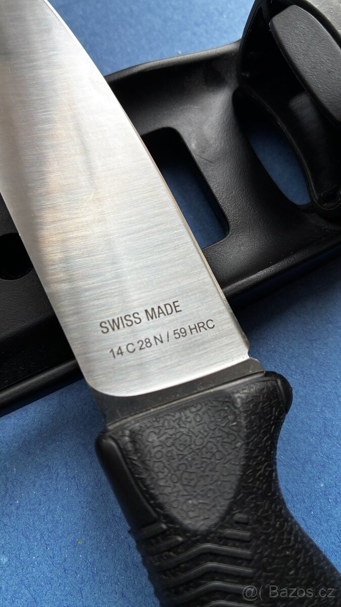 Nůž Victorinox Venture Pro Black (PC 3.400 Kč) - 3