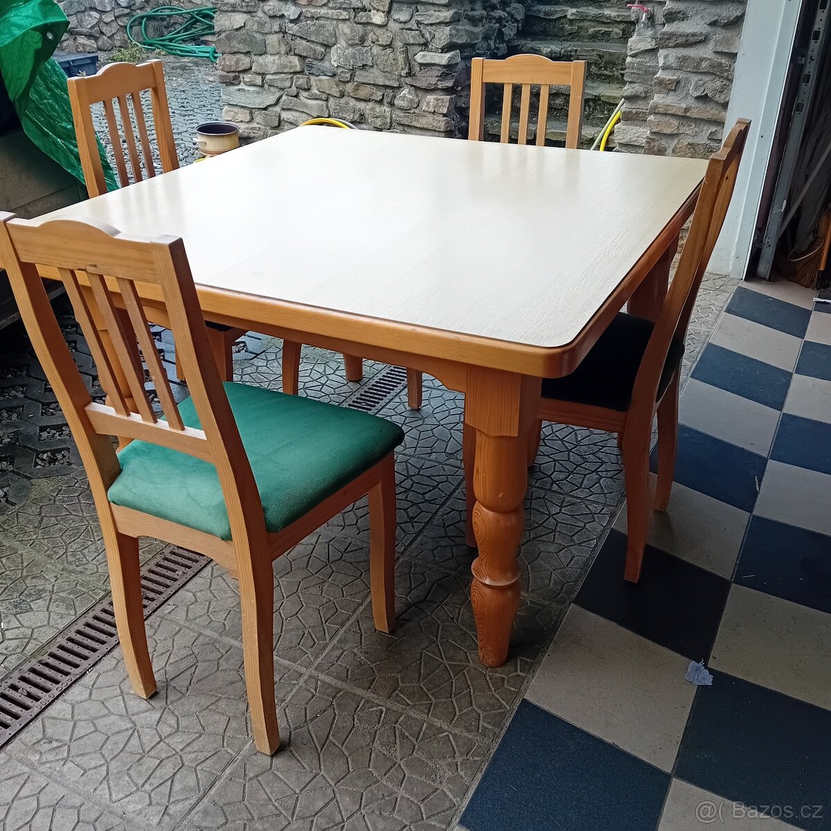 Jídelní stůl +4 zidle - 3