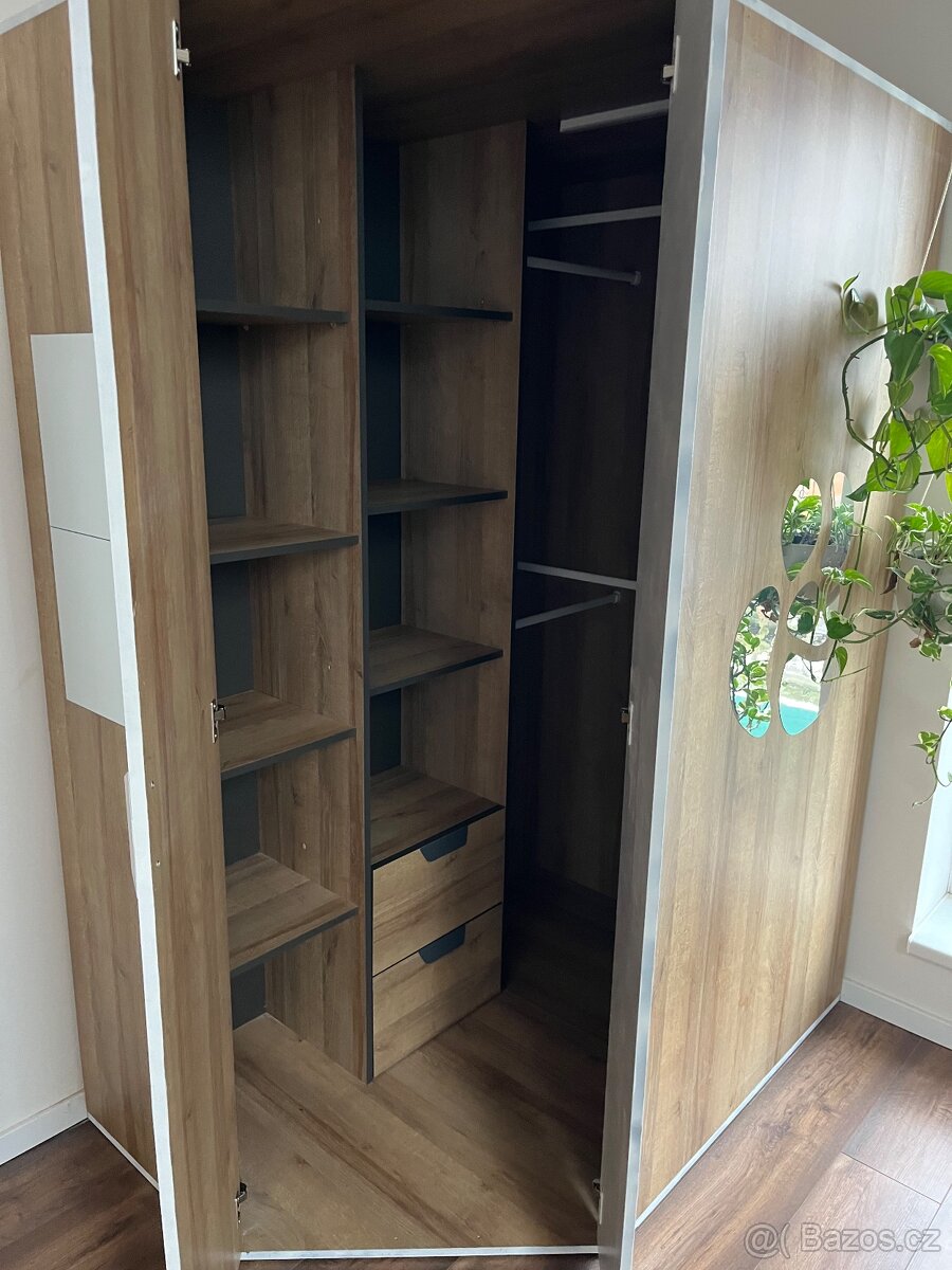 Luxusní rohová skříň / šatna - 3