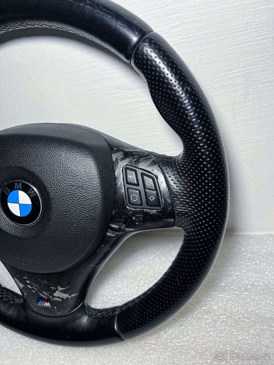 Volant M paket BMW E90, E91, E92, E93, E87, E84 - carbon - 3