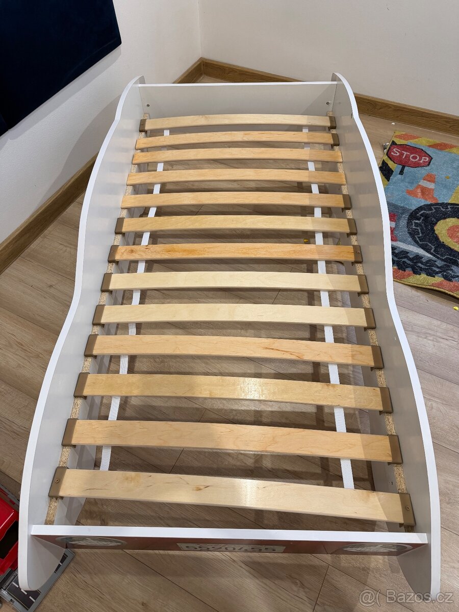 Dětská postel ve tvaru závodního auta - 3