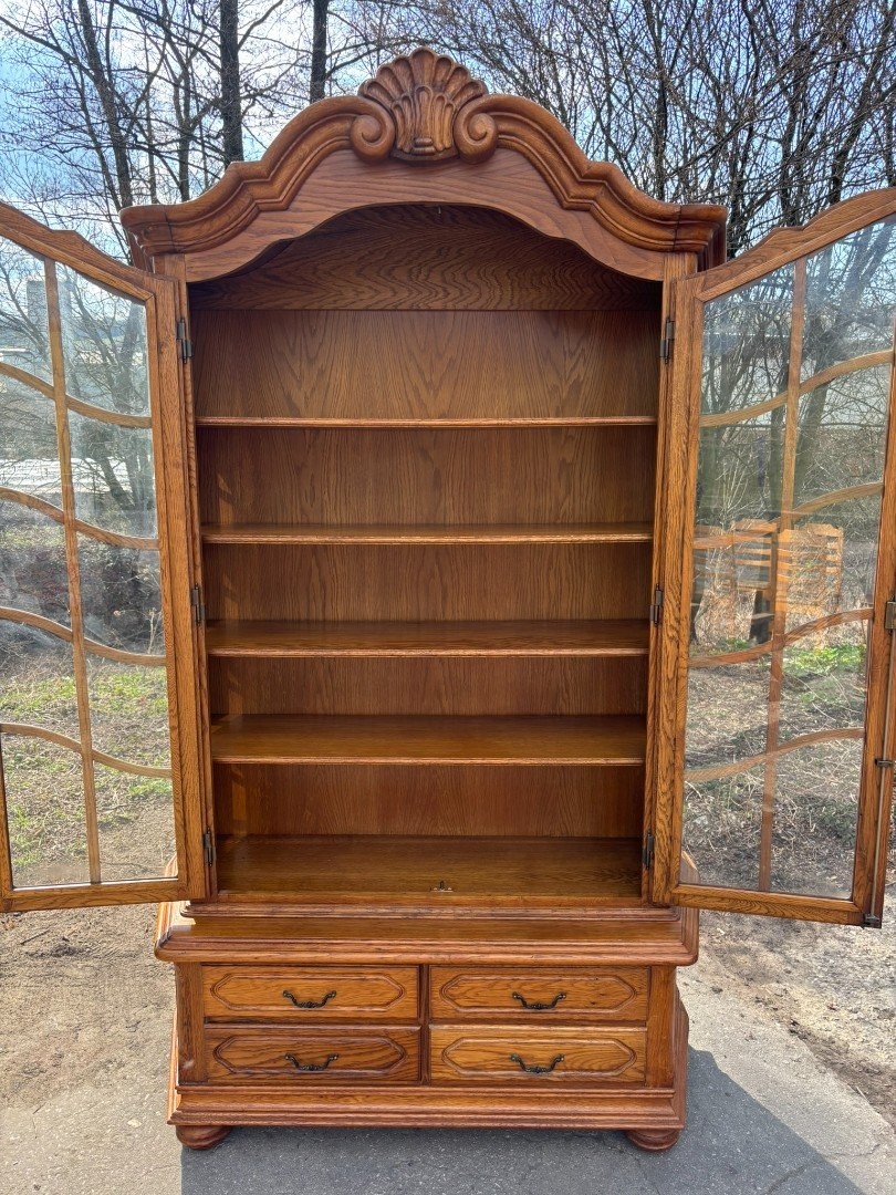 Rustikální masivní vitrína s policemi - 3