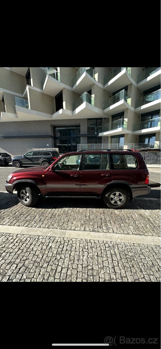 Toyota Land Cruiser 100, rok 2001