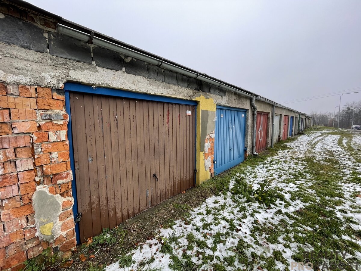 Pronájem garáže o velikosti 20 m2 na ulici Na Baranovci v Os - 3