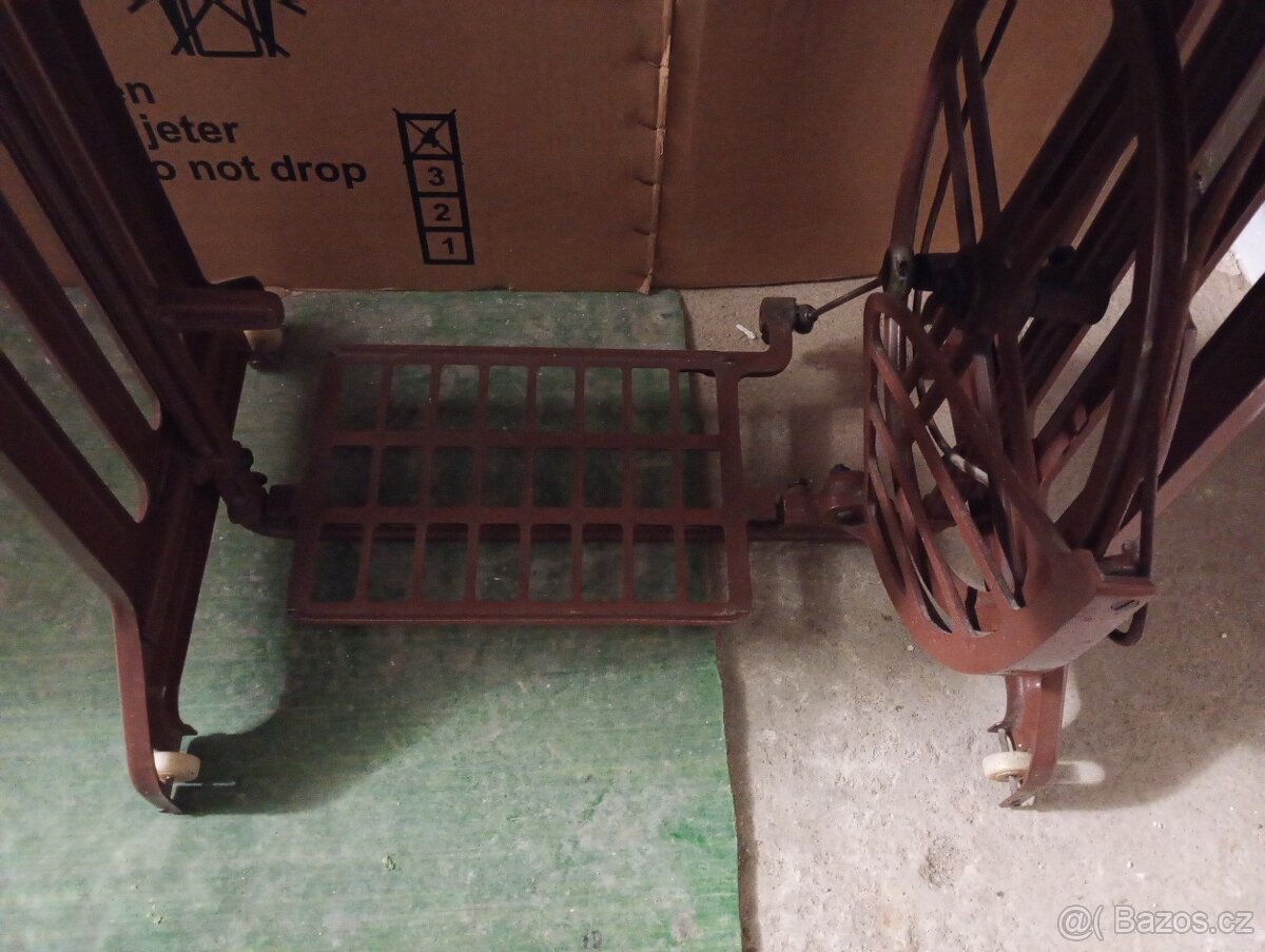 Prodám ponořovací šicí stroj LADA - 3