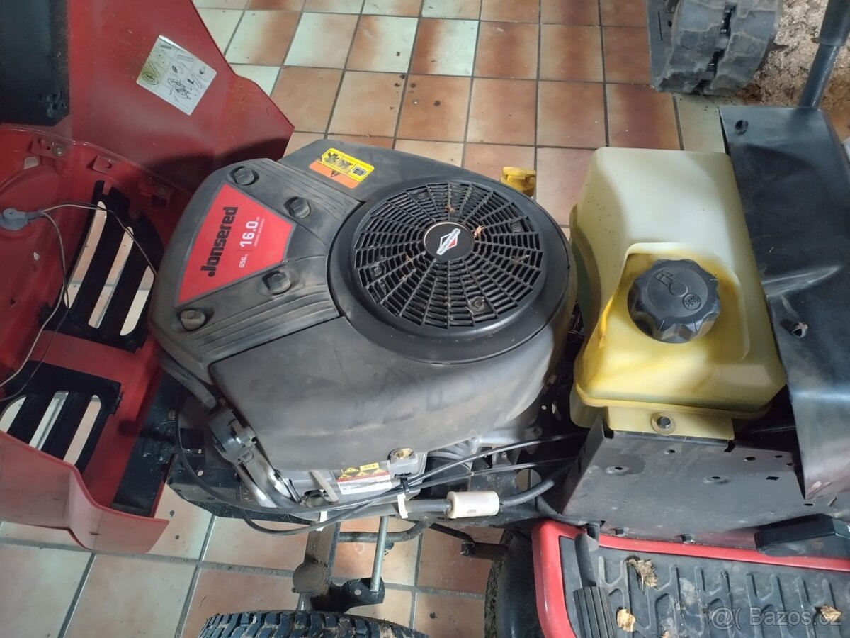 Sekací traktor Jonsered - 3