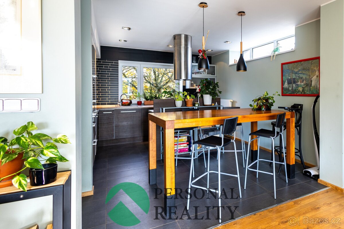 Prodej rodinného domu 6+kk se zahradou a garáží, Mladá Boles - 3