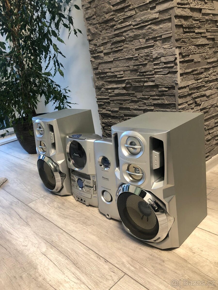 Prodám HI-FÍ systém Pioneer - 3