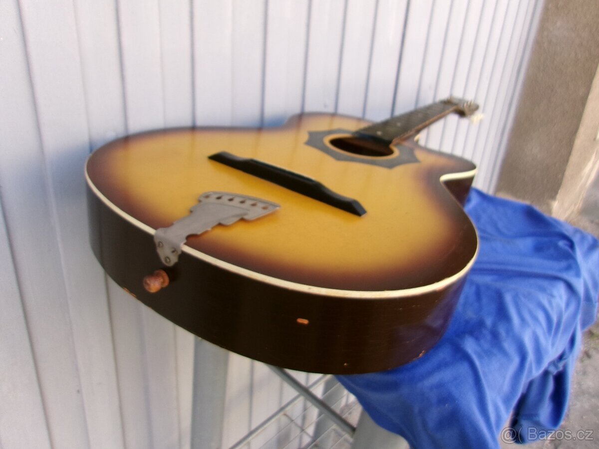 stará kytara - 3