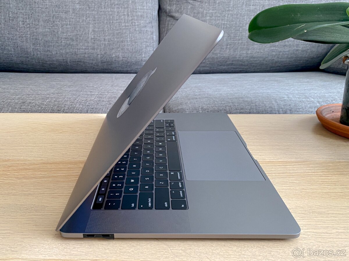 ZÁNOVNÍ STAV - Apple MacBook Pro 15", Core i7 + ZÁRUKA - 3
