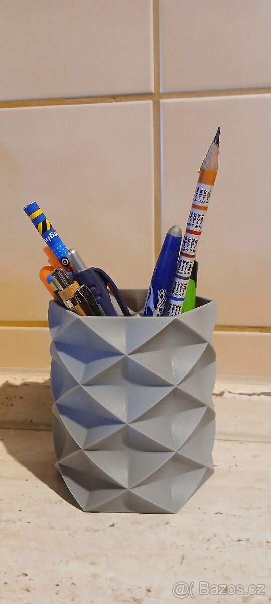 Designový stojánek na tužky / pera - 3