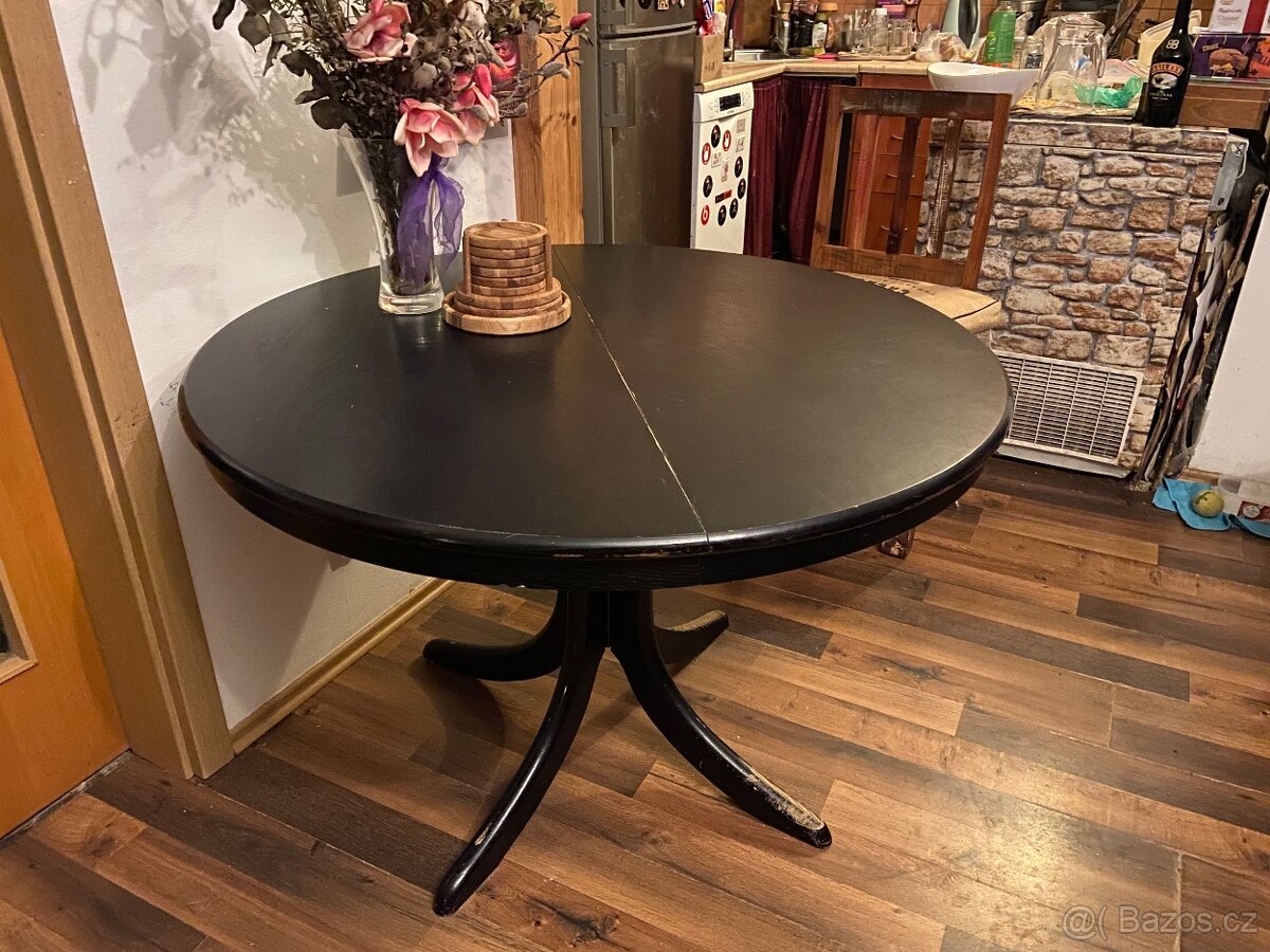 Prodám stul rozkládací z masivního dřeva - 3