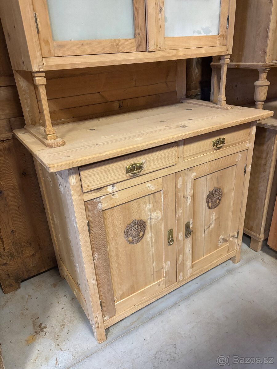 Kreden s reliefem (selský nábytek). - 3