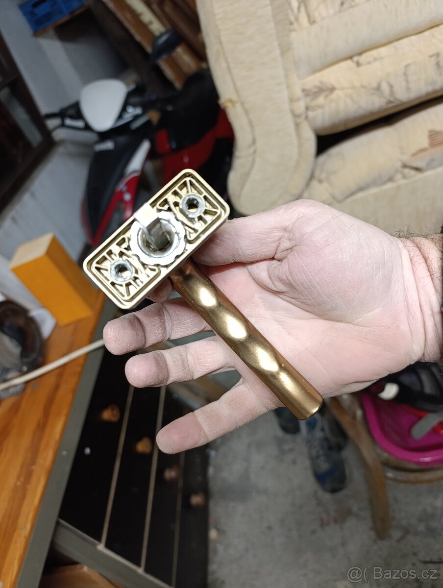 Klíčky na okna mosazné - 3