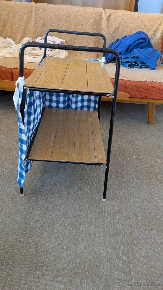 Stolek - 3