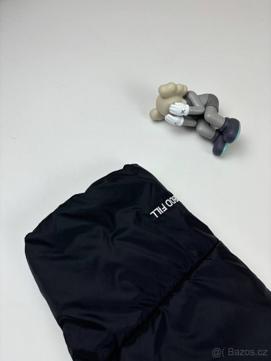 Černá péřová bunda Stüssy s kapucí.velikost M - 3