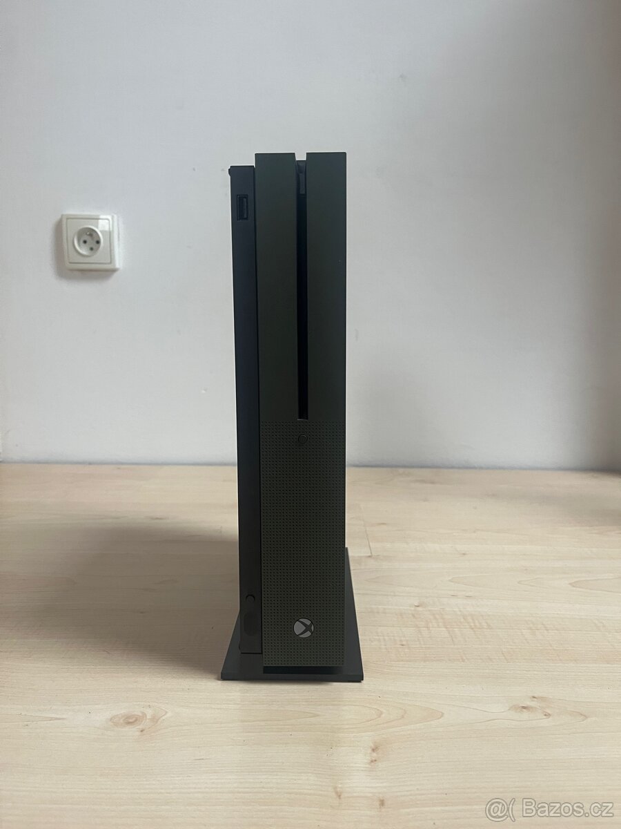 🎮 Xbox One S 1 TB – khaki + 2× ovladač + držák na mobil - 3