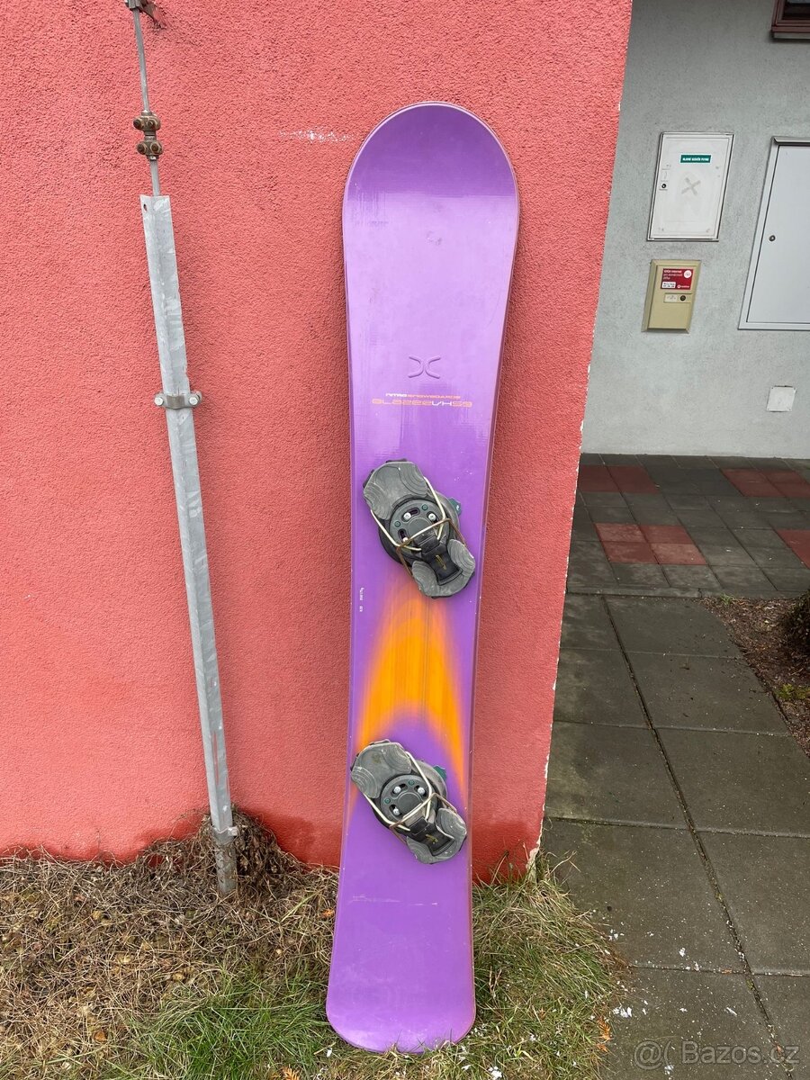Prodám slalomový snowboard zn. Nitro - 3