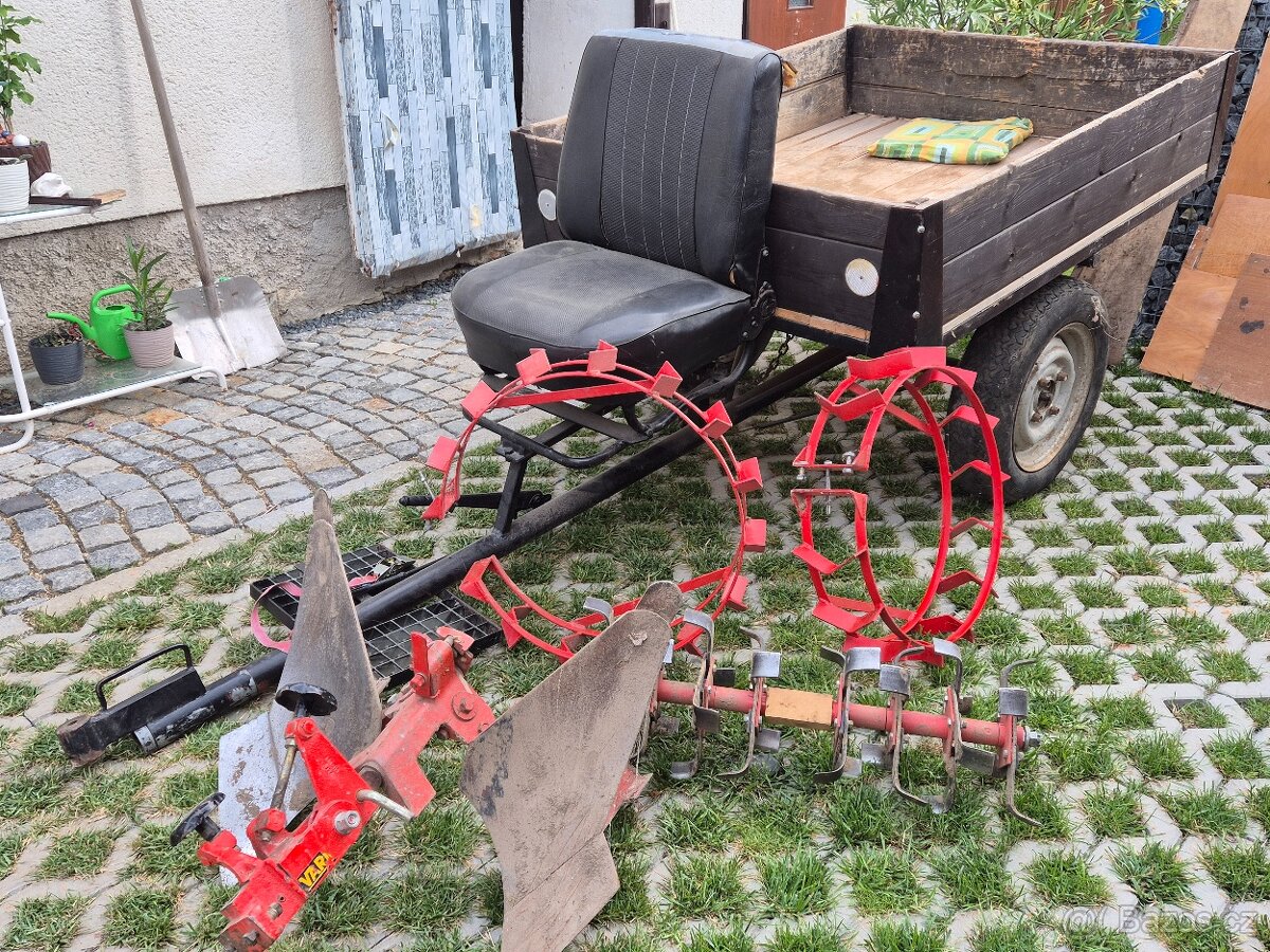 Vari Honda s vlekem a příslušenstvím - 3