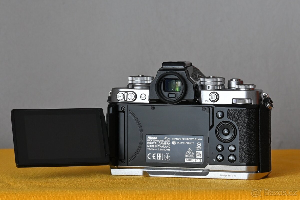 Nikon zfc + dva objektivy - 3