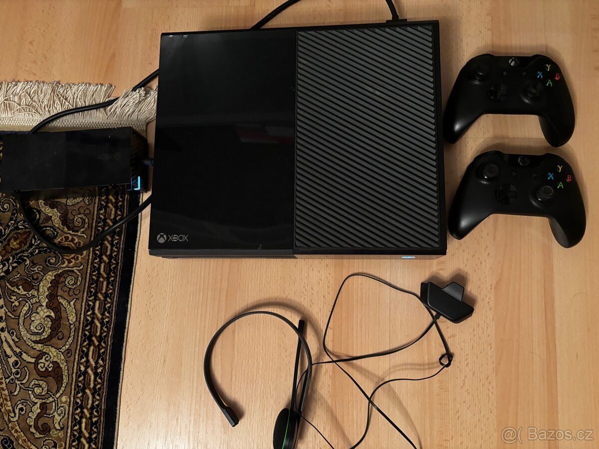 Xbox One 500 GB + 2 ovladače + 20 her + volant - 3
