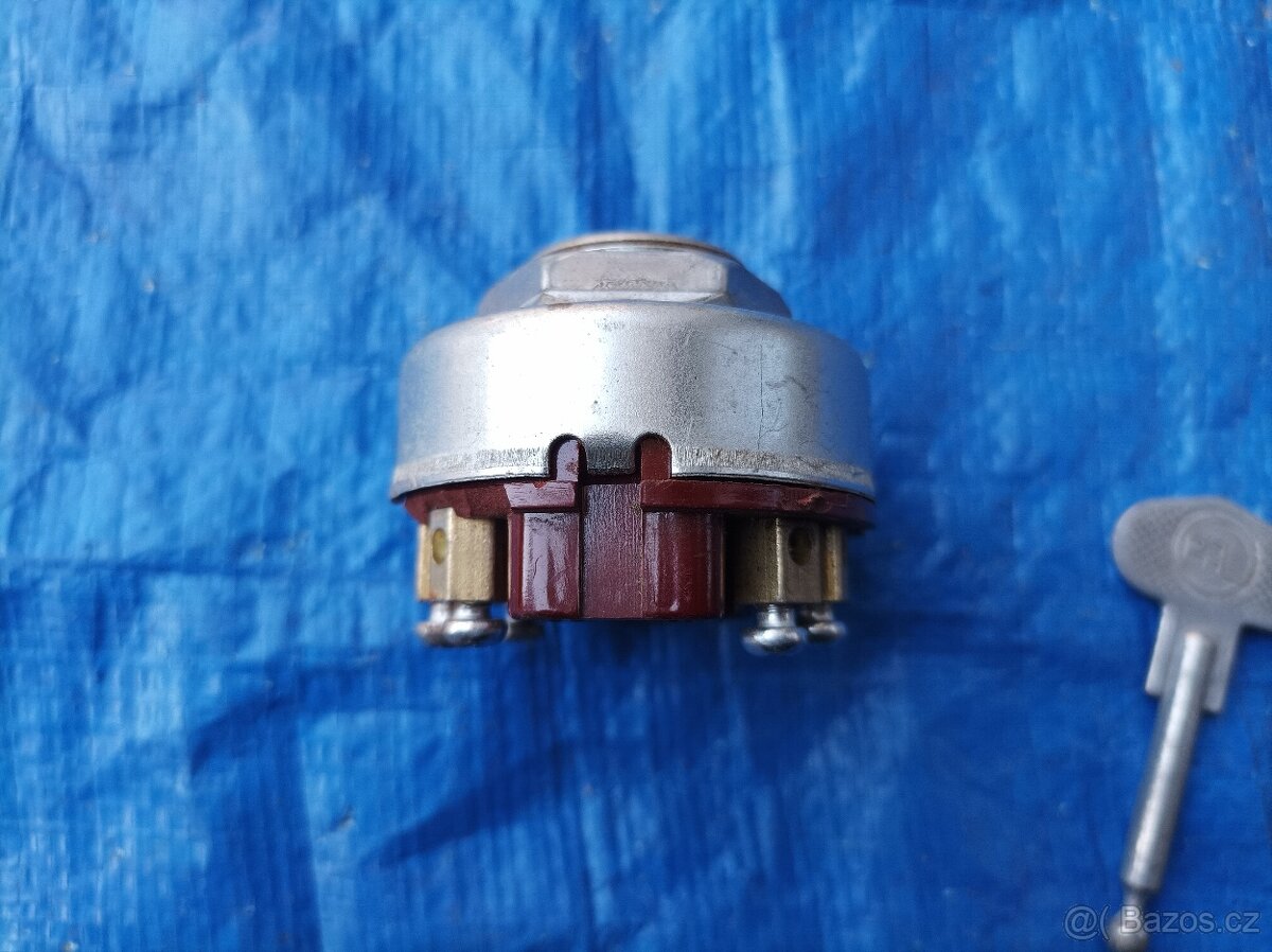 Spínací skříňka PAL se dvěma klíčky - 3