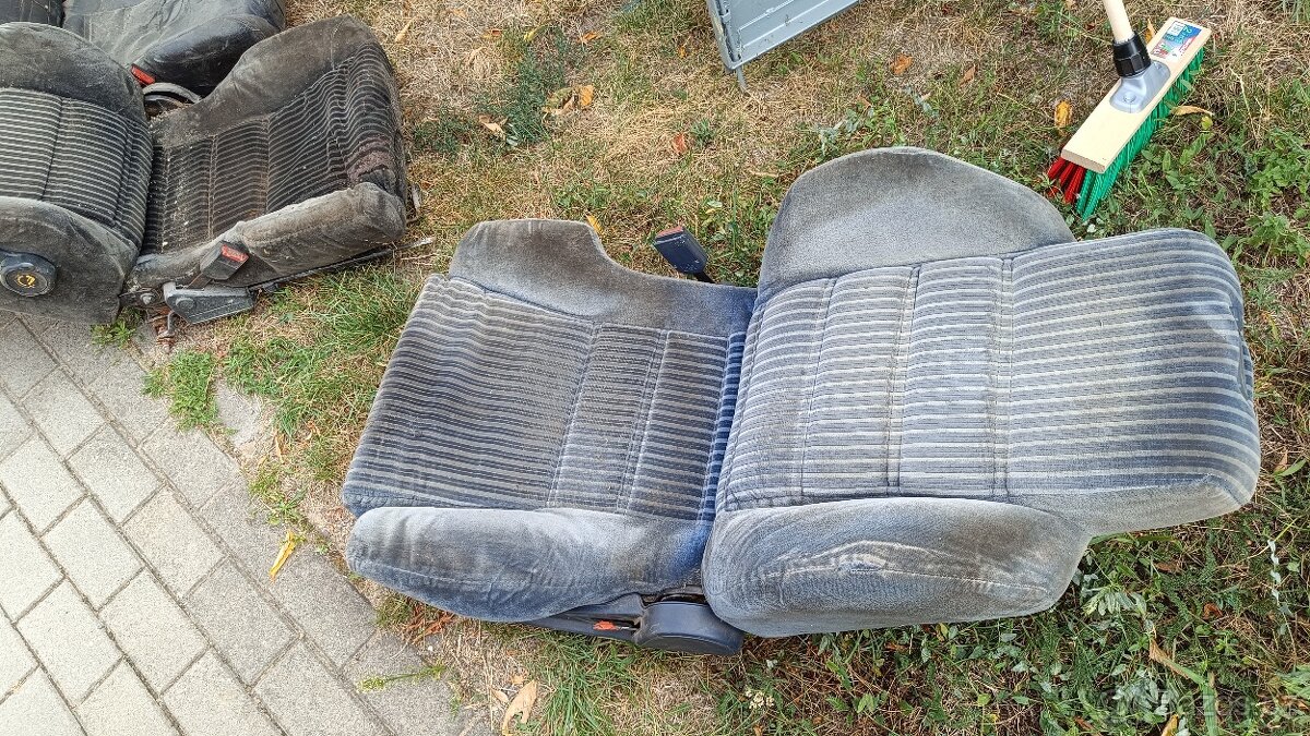 Honda Prelude 2G sedačky a interiéry - 3