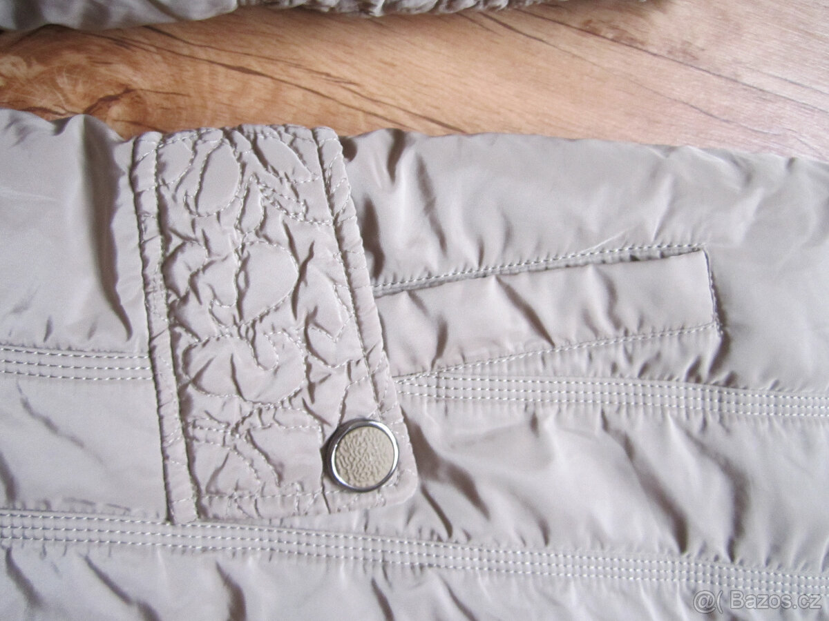 Zimní béžový kabát, zdobený, M/L, výborný stav - 3